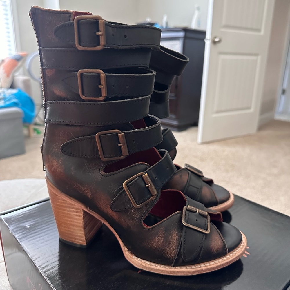 Freebird Bond (distressed black size 8)